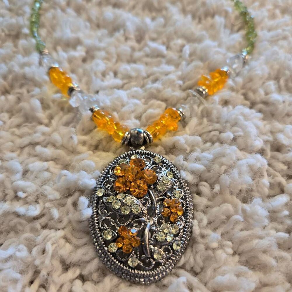 Rhinestone & Chip Stone Flower Necklace Green Yellow Silver - Picture 2 of 7